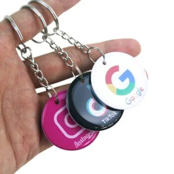 Varëse çelësash NFC me logo TripAdvisor dhe rrjete sociale