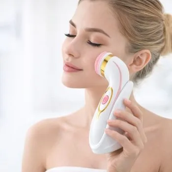 Pajisje për pastrim fytyre 3 në 1 me furçë elektrike dhe masazhues